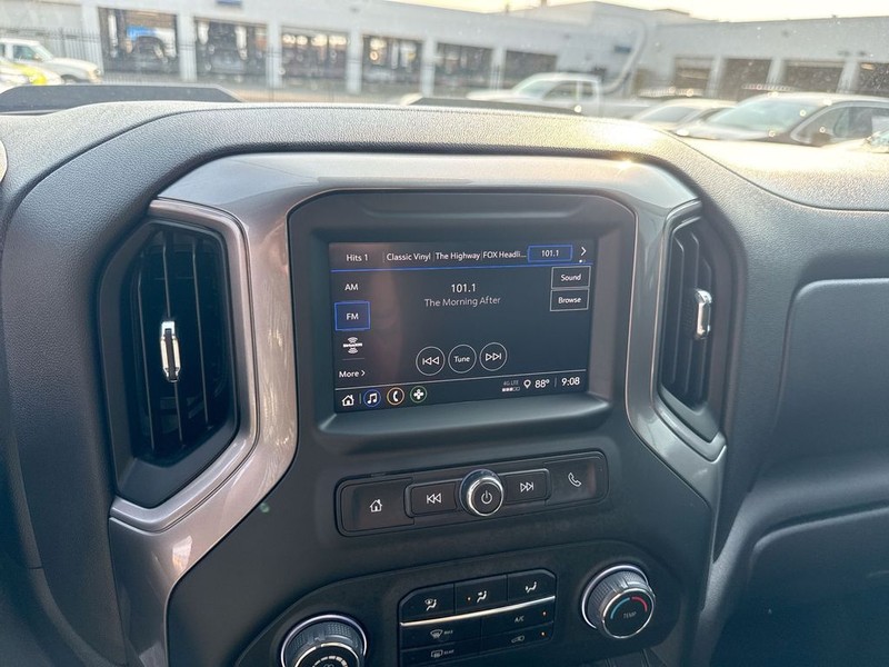 Chevrolet Silverado 1500 Vehicle Full-screen Gallery Image 20