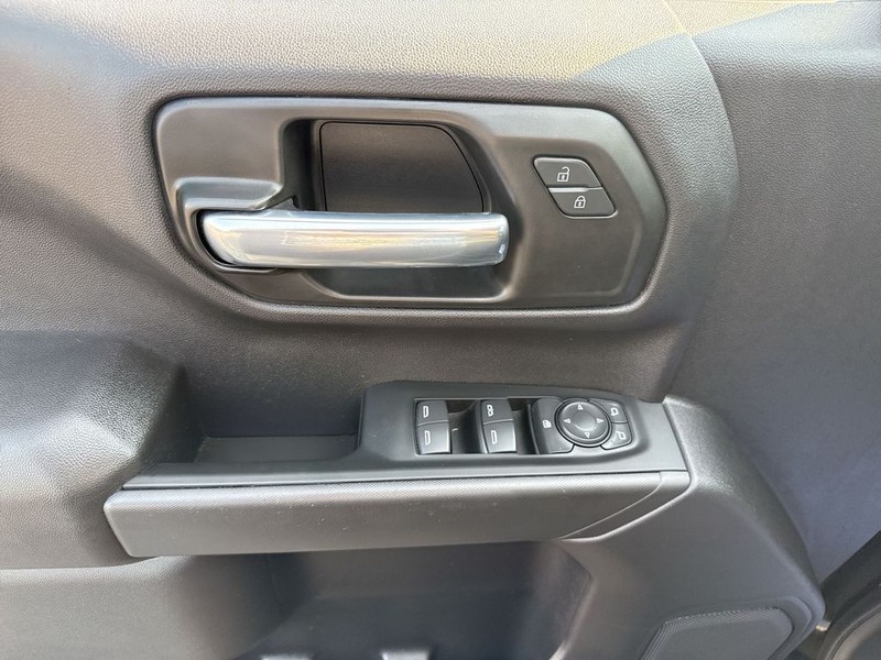 Chevrolet Silverado 1500 Vehicle Full-screen Gallery Image 28
