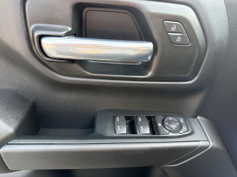 Chevrolet Silverado 1500 Vehicle Full-screen Gallery Image 29