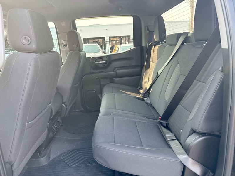 Chevrolet Silverado 1500 Vehicle Full-screen Gallery Image 30