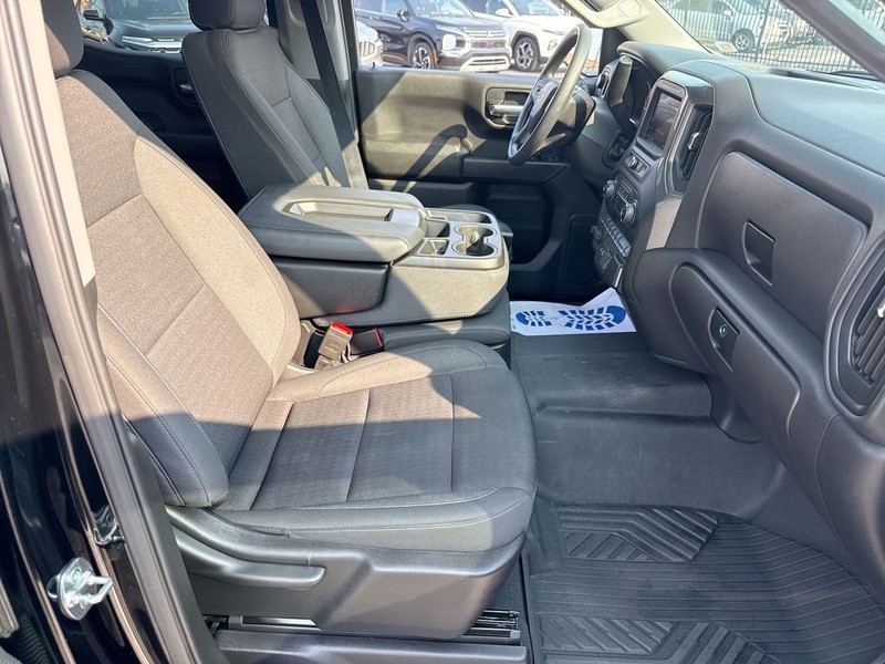 Chevrolet Silverado 1500 Vehicle Full-screen Gallery Image 33