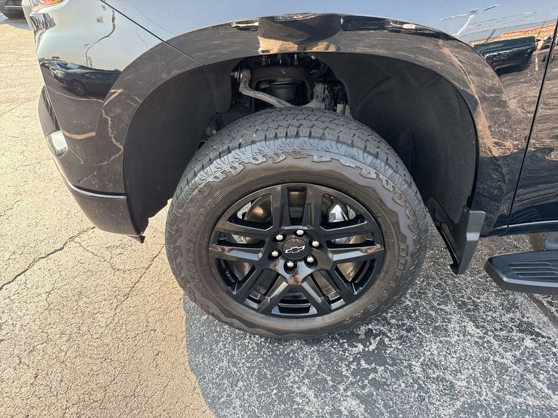 Chevrolet Silverado 1500 Vehicle Full-screen Gallery Image 36