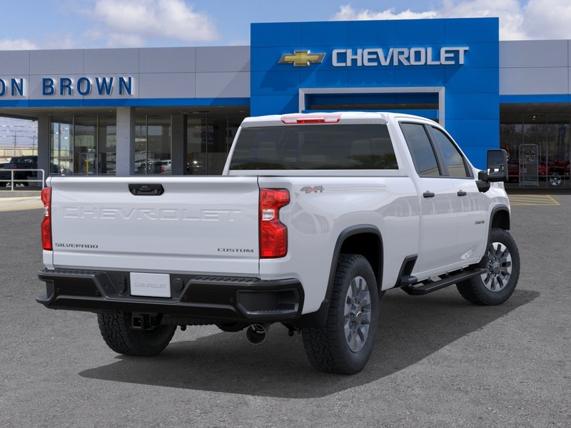 Chevrolet Silverado 2500 HD Vehicle Full-screen Gallery Image 4