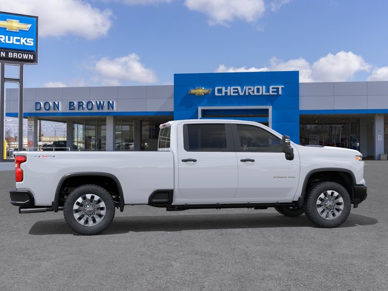 Chevrolet Silverado 2500 HD Vehicle Full-screen Gallery Image 5