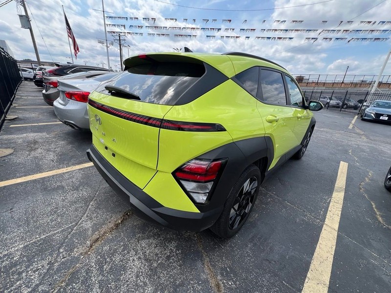 Hyundai Kona Vehicle Full-screen Gallery Image 6