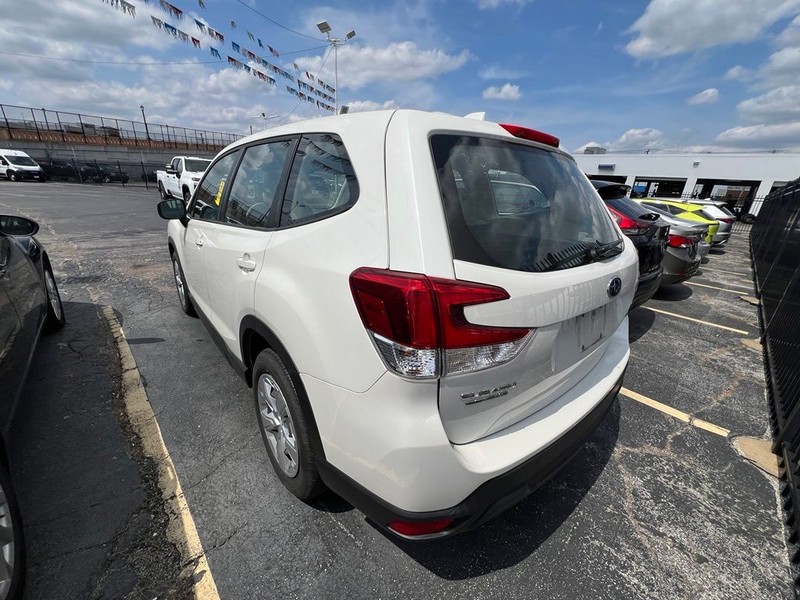 Subaru Forester Vehicle Full-screen Gallery Image 4