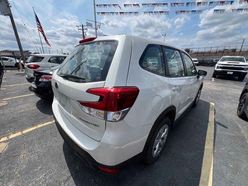 Subaru Forester Vehicle Full-screen Gallery Image 6