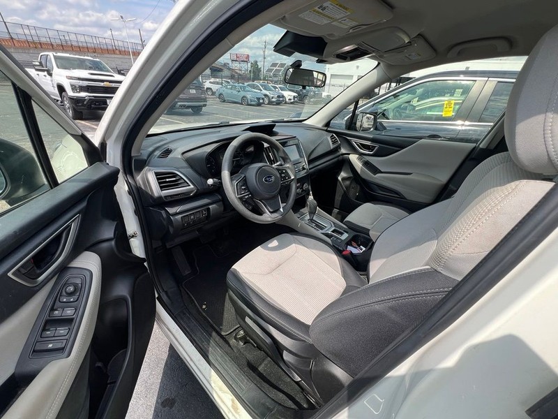 Subaru Forester Vehicle Full-screen Gallery Image 7
