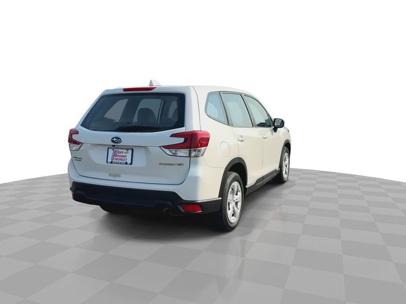 Subaru Forester Vehicle Full-screen Gallery Image 13