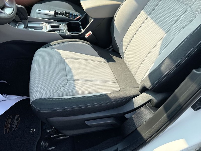 Subaru Forester Vehicle Full-screen Gallery Image 24