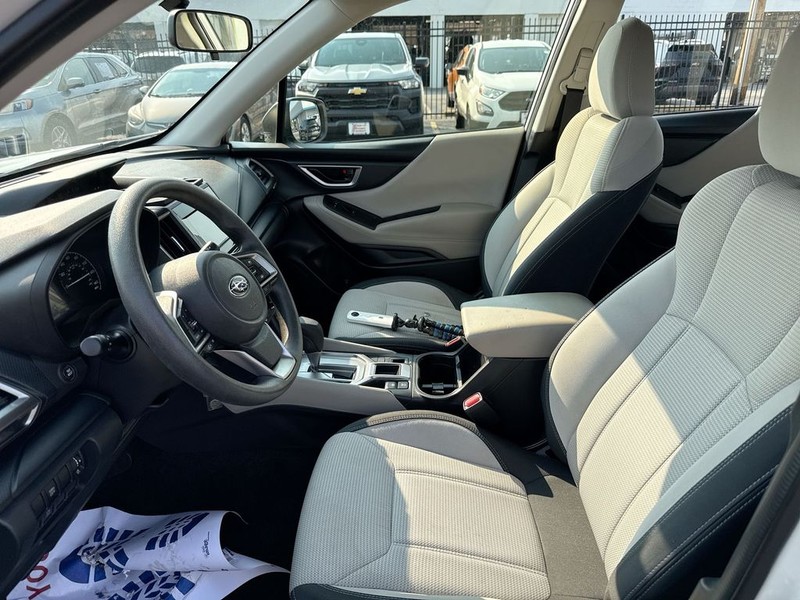 Subaru Forester Vehicle Full-screen Gallery Image 26