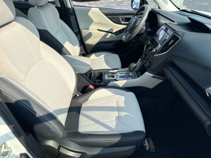Subaru Forester Vehicle Full-screen Gallery Image 32