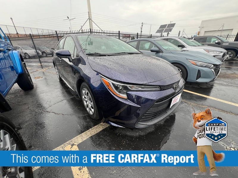 Toyota Corolla Vehicle Full-screen Gallery Image 3