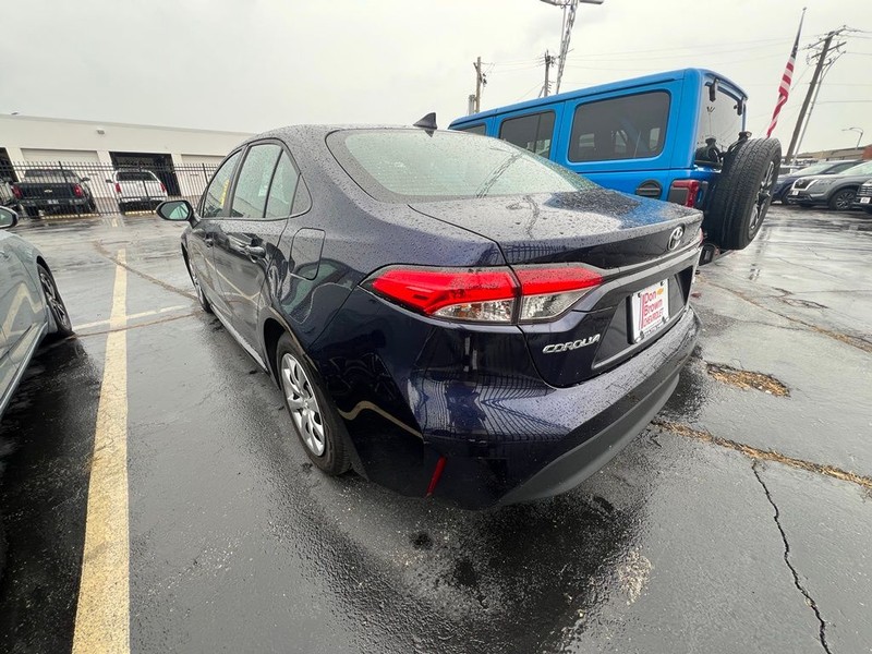 Toyota Corolla Vehicle Full-screen Gallery Image 4