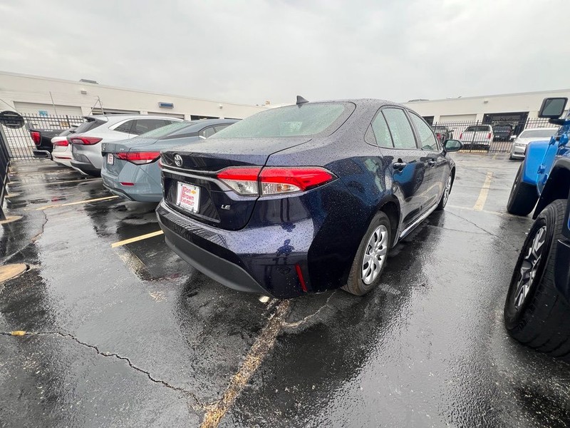 Toyota Corolla Vehicle Full-screen Gallery Image 6