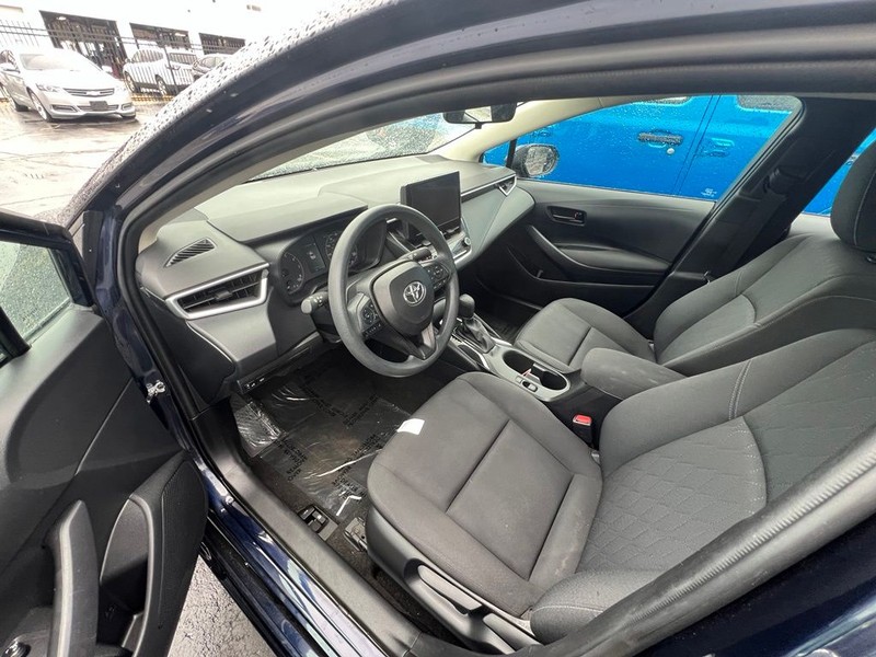 Toyota Corolla Vehicle Full-screen Gallery Image 7