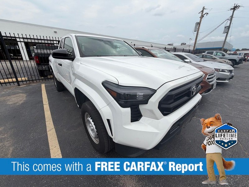 Toyota Tacoma 2WD Vehicle Full-screen Gallery Image 3
