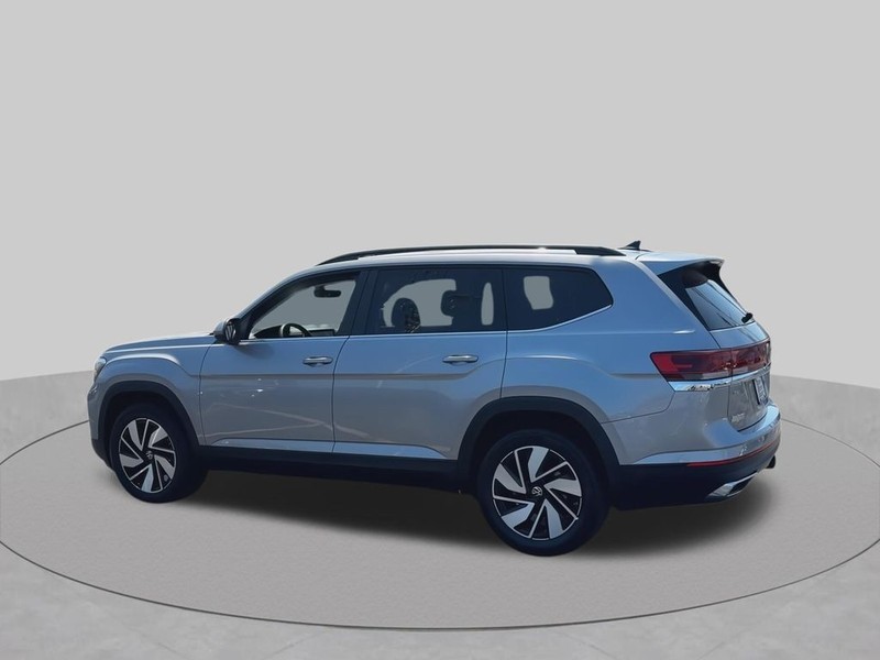Volkswagen Atlas Vehicle Full-screen Gallery Image 11