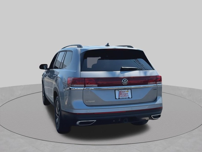 Volkswagen Atlas Vehicle Full-screen Gallery Image 13