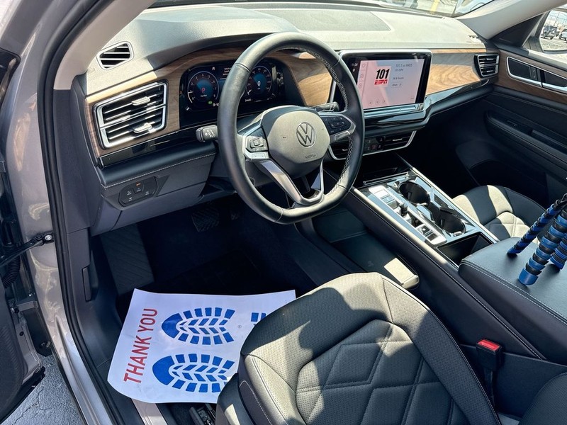 Volkswagen Atlas Vehicle Full-screen Gallery Image 18