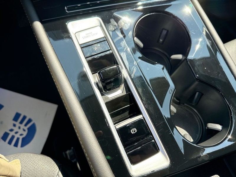 Volkswagen Atlas Vehicle Full-screen Gallery Image 24