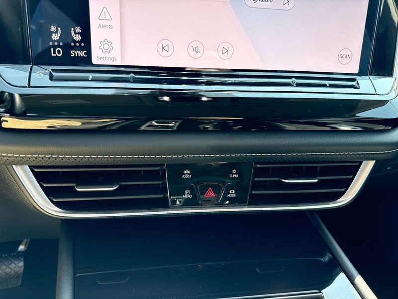 Volkswagen Atlas Vehicle Full-screen Gallery Image 26