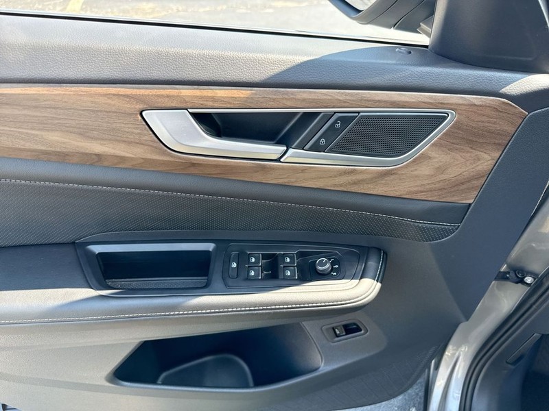 Volkswagen Atlas Vehicle Full-screen Gallery Image 29