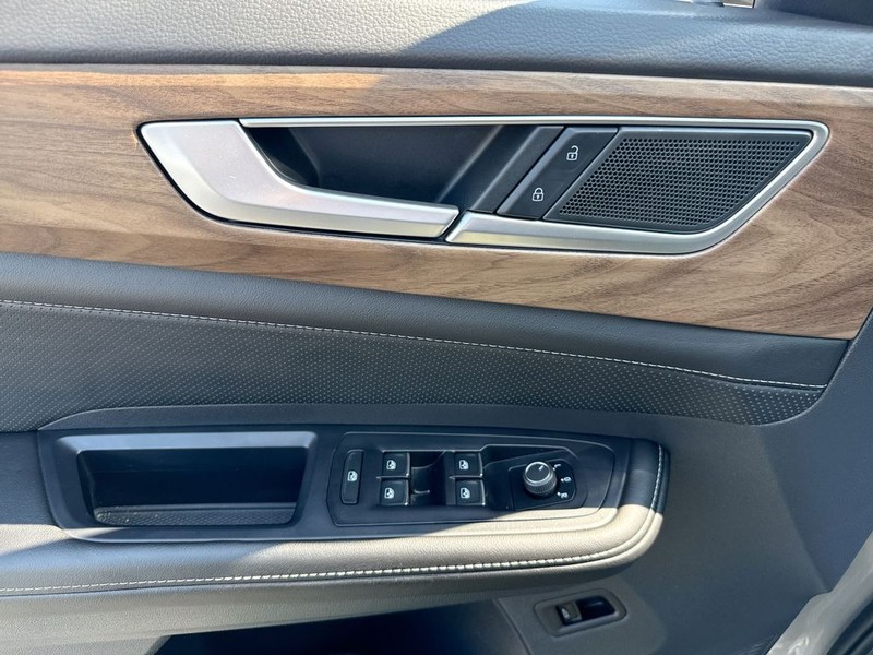 Volkswagen Atlas Vehicle Full-screen Gallery Image 30