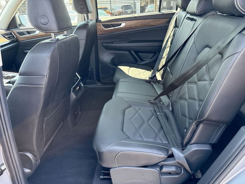 Volkswagen Atlas Vehicle Full-screen Gallery Image 31