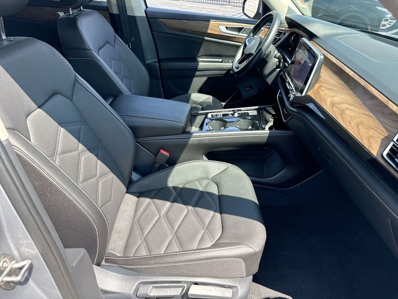 Volkswagen Atlas Vehicle Full-screen Gallery Image 34