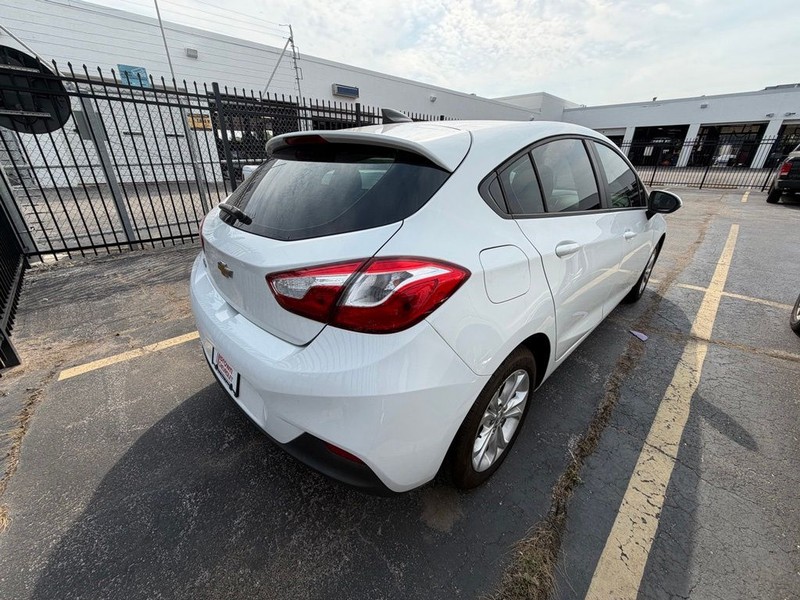 Chevrolet Cruze Vehicle Full-screen Gallery Image 6