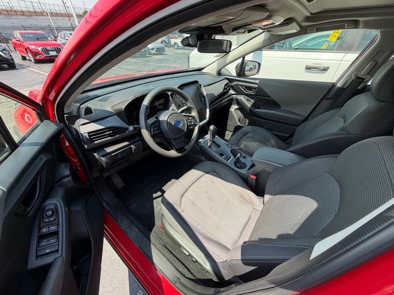 Subaru Crosstrek Vehicle Full-screen Gallery Image 7