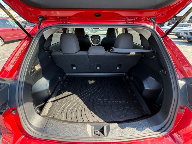 Subaru Crosstrek Vehicle Full-screen Gallery Image 21