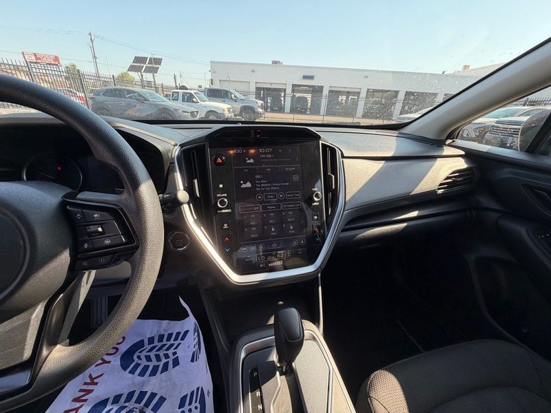 Subaru Crosstrek Vehicle Full-screen Gallery Image 23