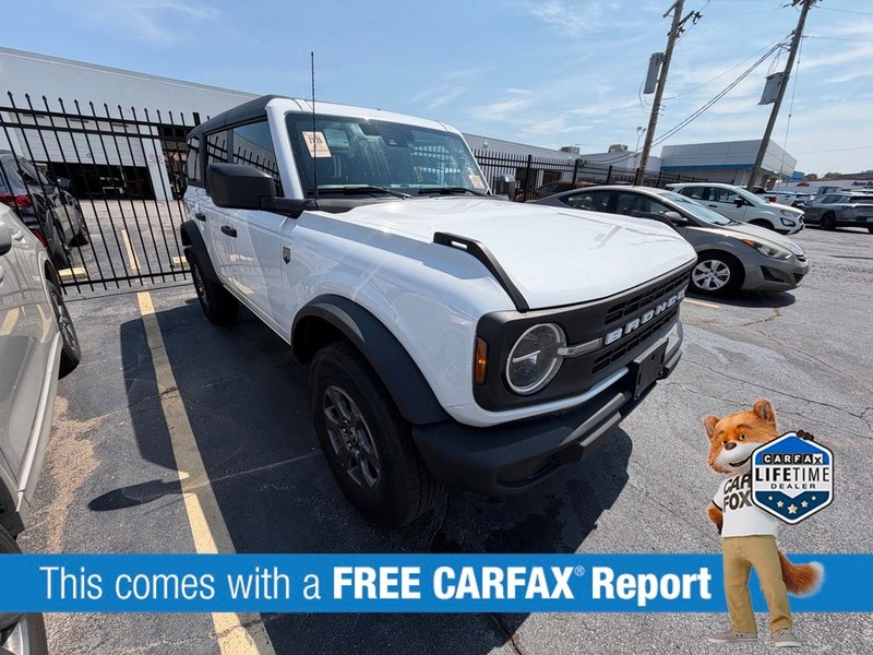 Ford Bronco Vehicle Full-screen Gallery Image 3