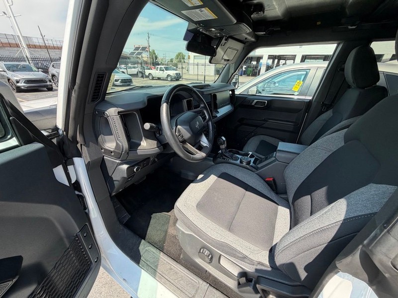 Ford Bronco Vehicle Full-screen Gallery Image 7