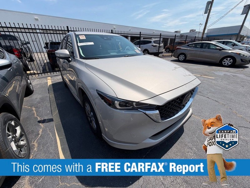 Mazda CX-5 Vehicle Full-screen Gallery Image 3