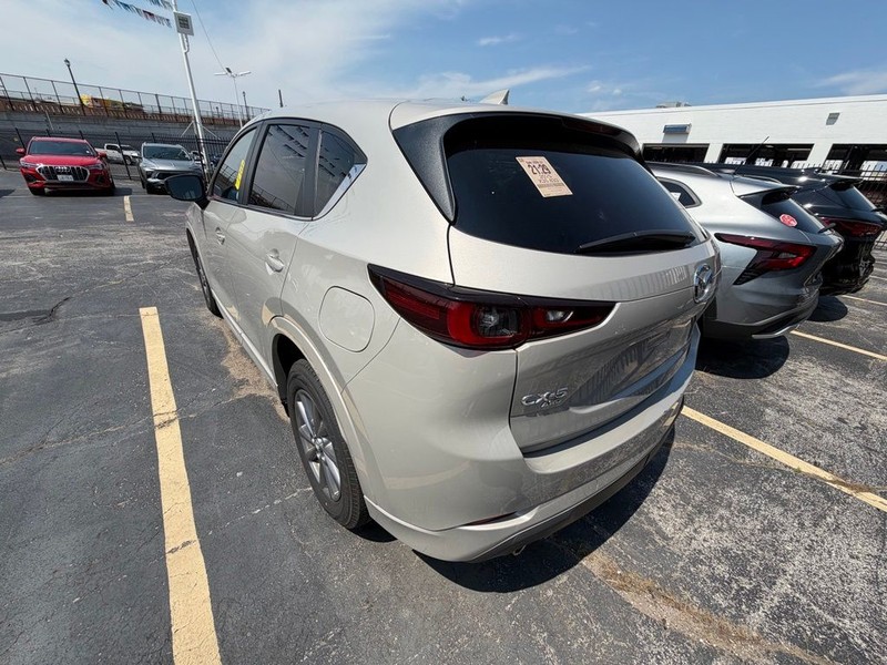 Mazda CX-5 Vehicle Full-screen Gallery Image 4