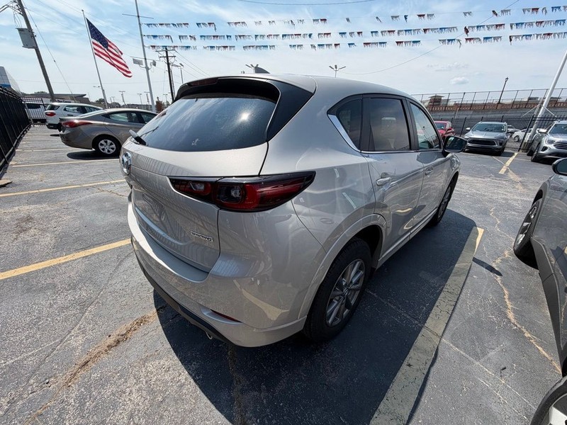 Mazda CX-5 Vehicle Full-screen Gallery Image 6