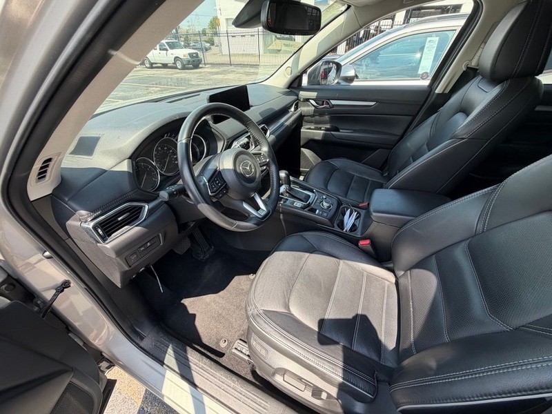 Mazda CX-5 Vehicle Full-screen Gallery Image 7