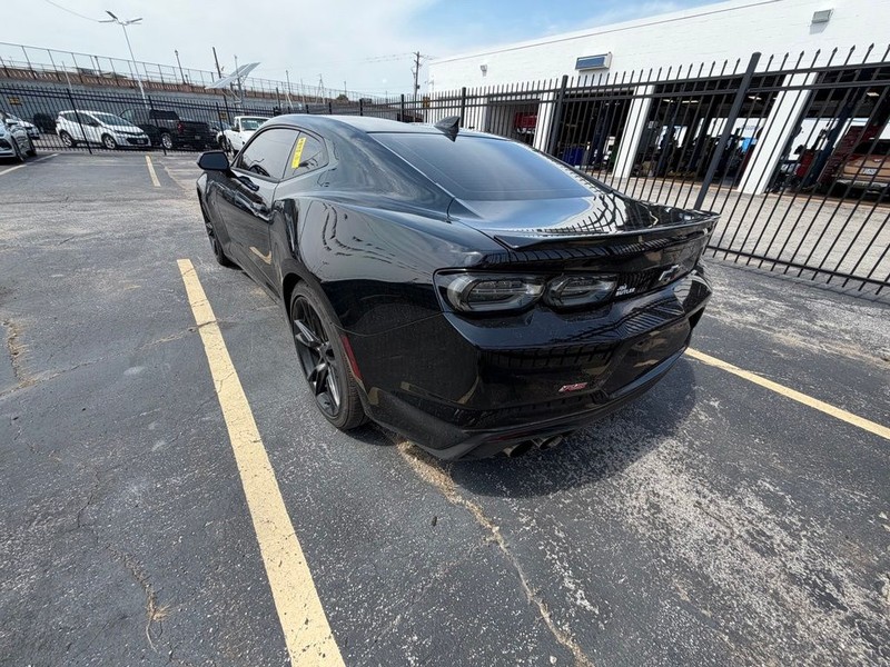 Chevrolet Camaro Vehicle Full-screen Gallery Image 4