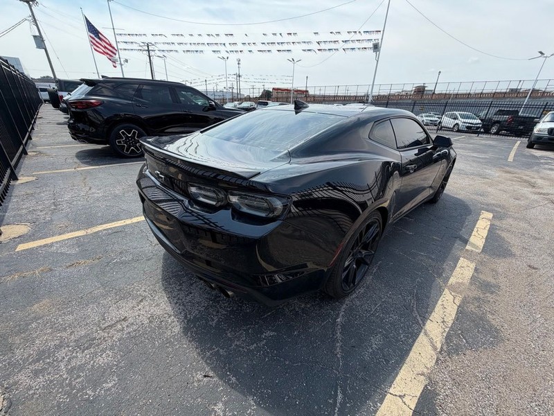 Chevrolet Camaro Vehicle Full-screen Gallery Image 6