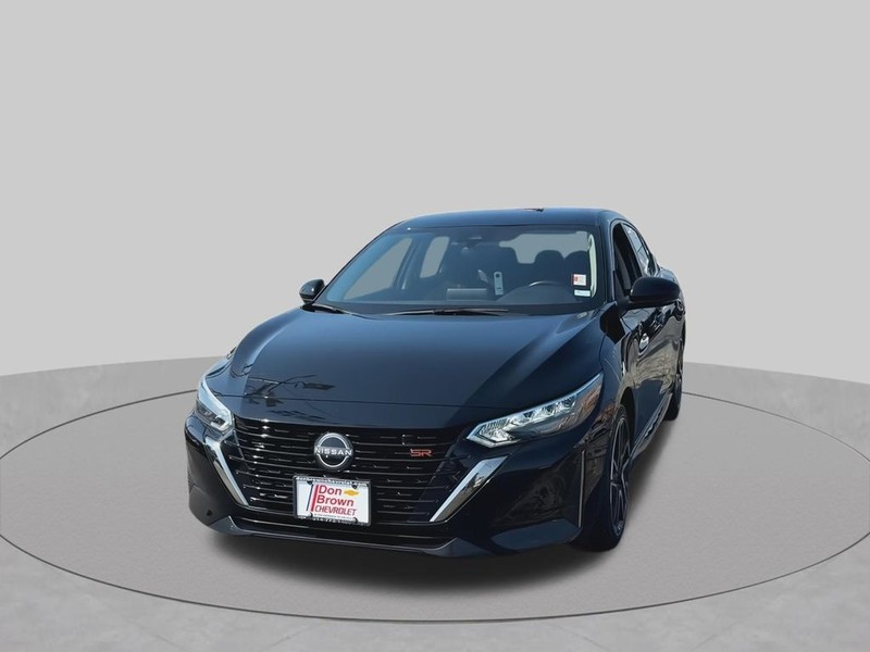 Nissan Sentra Vehicle Full-screen Gallery Image 6