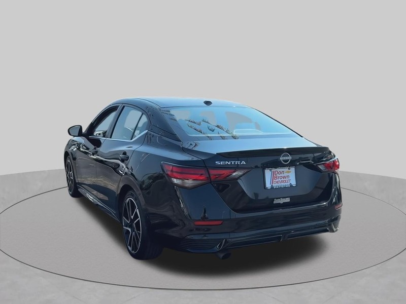 Nissan Sentra Vehicle Full-screen Gallery Image 13