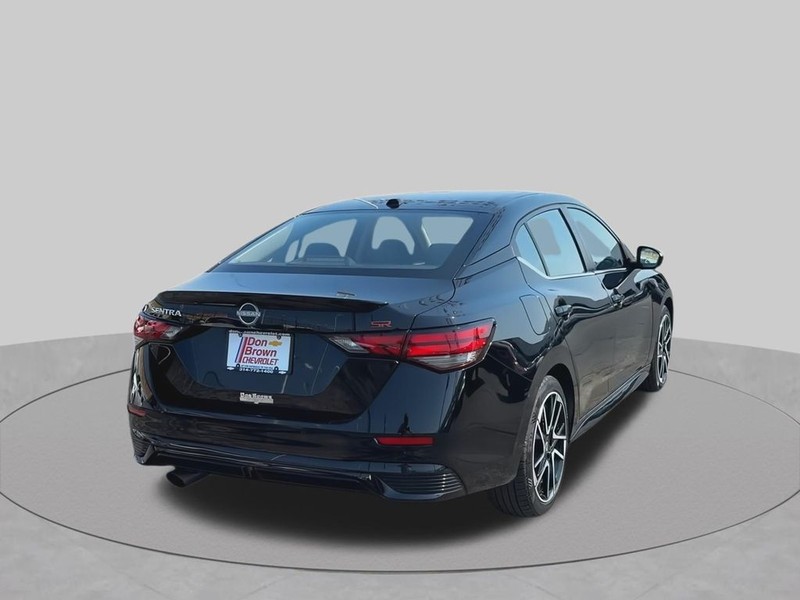 Nissan Sentra Vehicle Full-screen Gallery Image 14