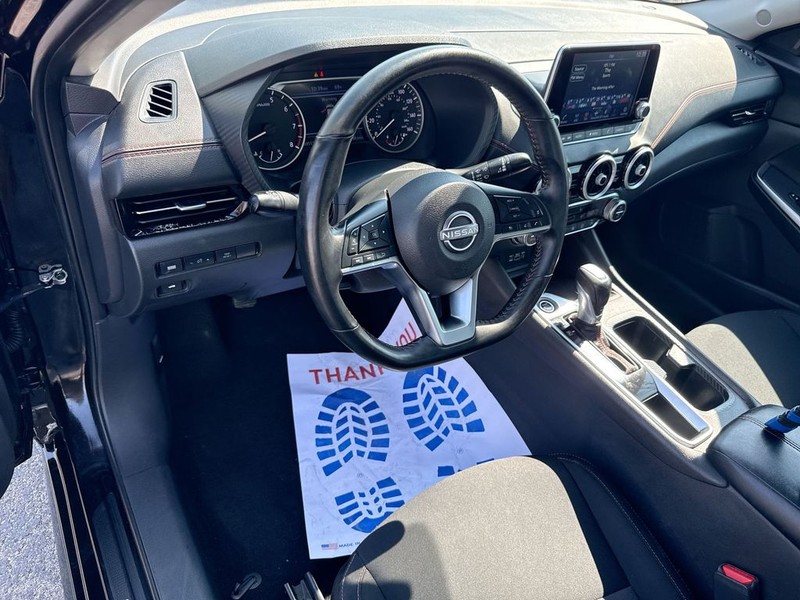 Nissan Sentra Vehicle Full-screen Gallery Image 19