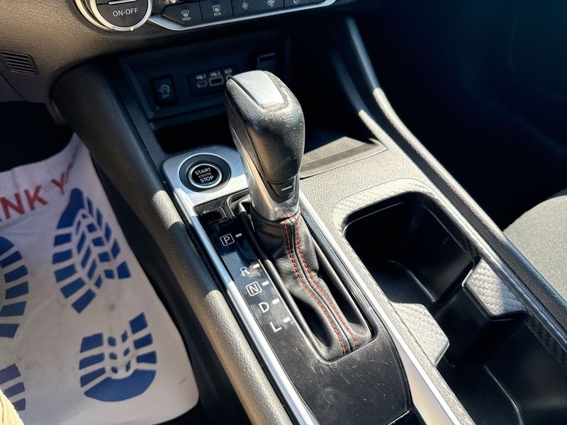 Nissan Sentra Vehicle Full-screen Gallery Image 25