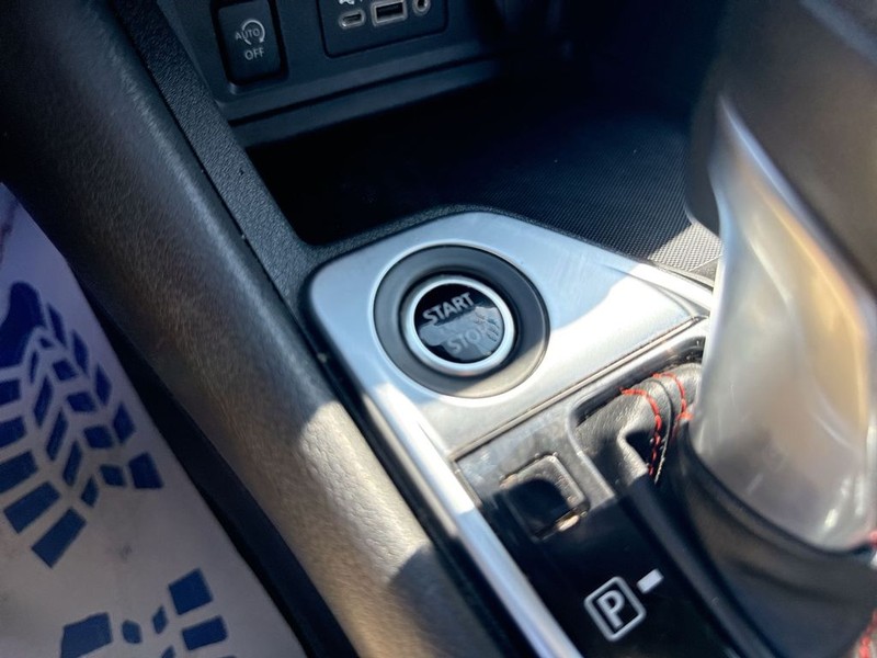 Nissan Sentra Vehicle Full-screen Gallery Image 26