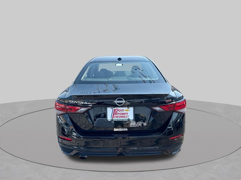 Nissan Sentra Vehicle Full-screen Gallery Image 33