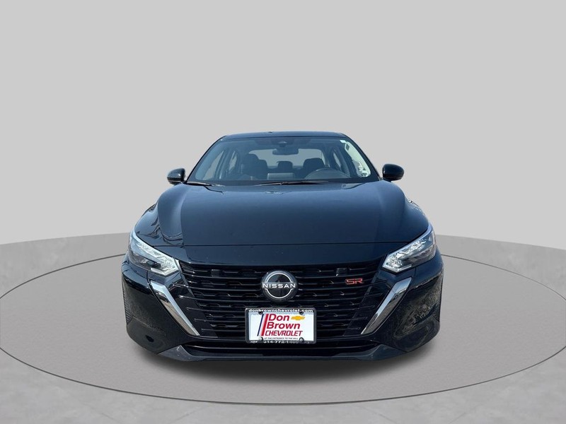 Nissan Sentra Vehicle Full-screen Gallery Image 37